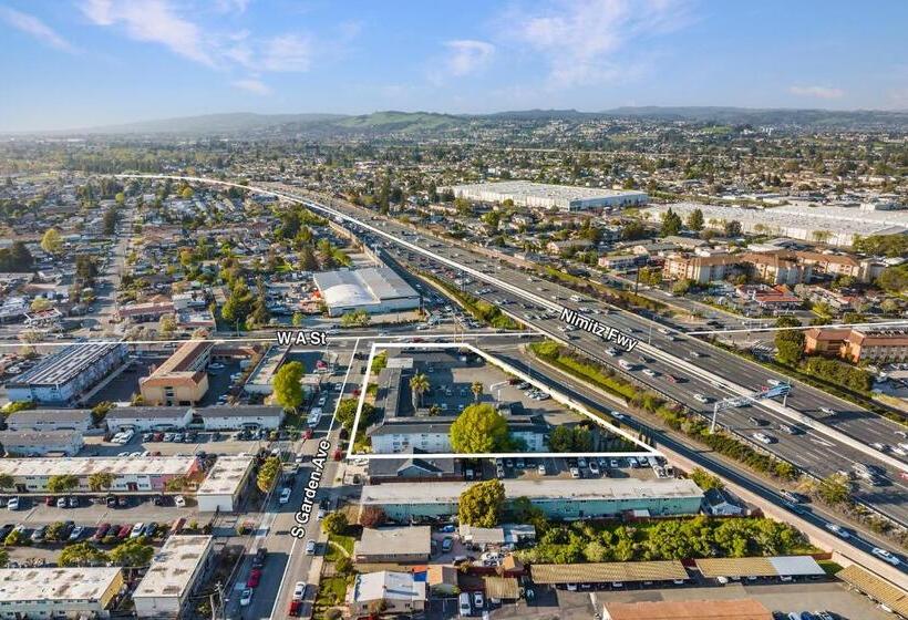 هتل Heritage Inn Express Hayward