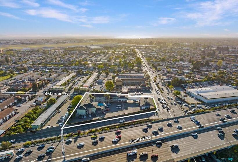 هتل Heritage Inn Express Hayward