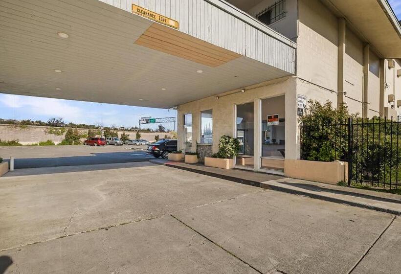 هتل Heritage Inn Express Hayward