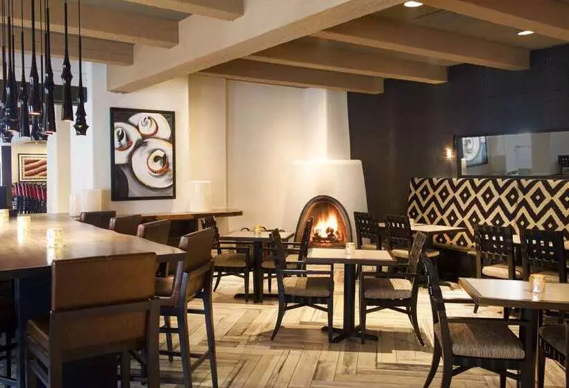 Отель Hilton Santa Fe Historic Plaza