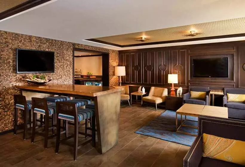 Отель Hilton Santa Fe Historic Plaza