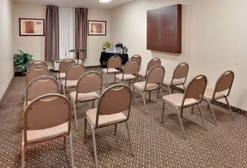 Отель Holiday Inn Express & Suites By Ihg Chambersburg, An Ihg