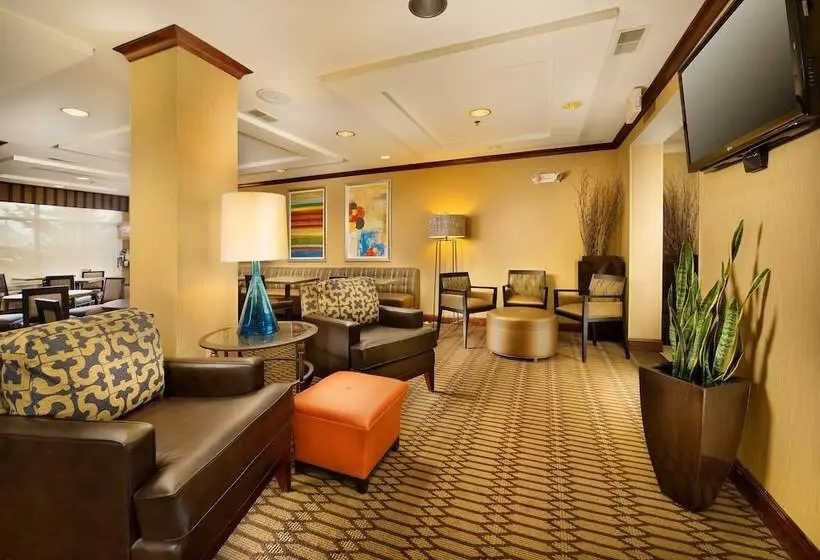 Отель Holiday Inn Express & Suites By Ihg Chambersburg, An Ihg