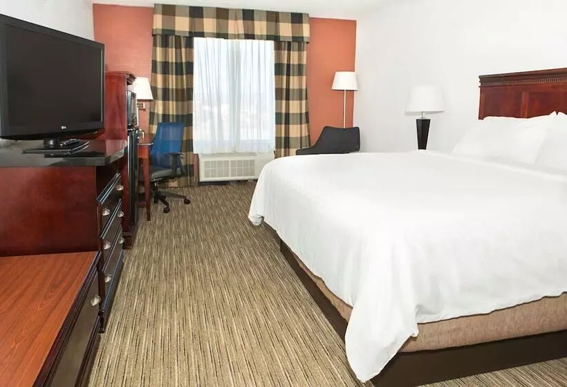 Отель Holiday Inn Express & Suites By Ihg Chambersburg, An Ihg