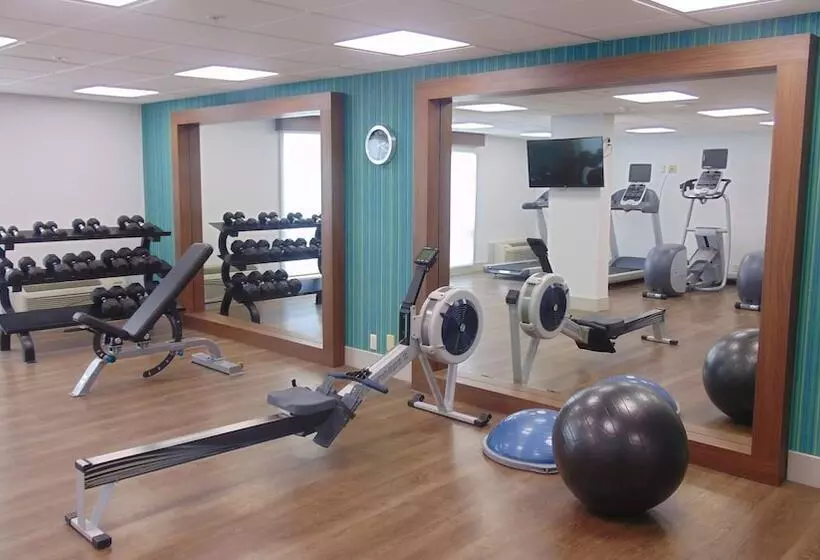 호텔 Holiday Inn Express & Suites Wapakoneta, An Ihg