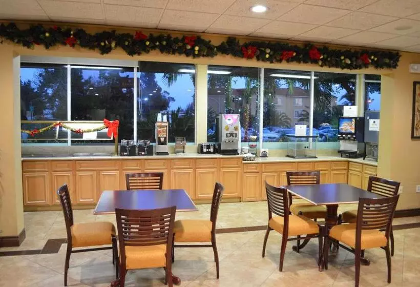 فندق Ontario Airport Inn