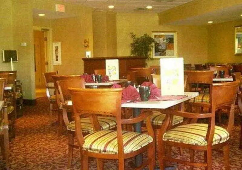 Отель Towneplace Suites By Marriott East Hartford