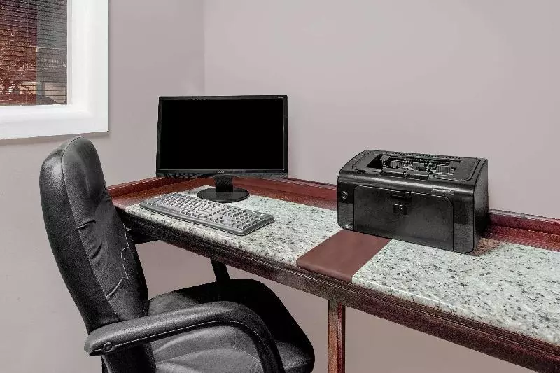 هتل Ramada Plaza By Wyndham Fayetteville Fort Bragg Area