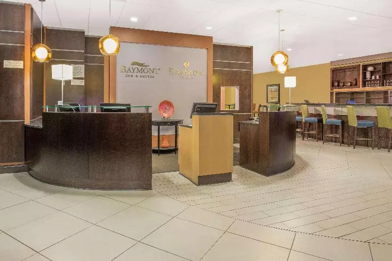 هتل Ramada Plaza By Wyndham Fayetteville Fort Bragg Area