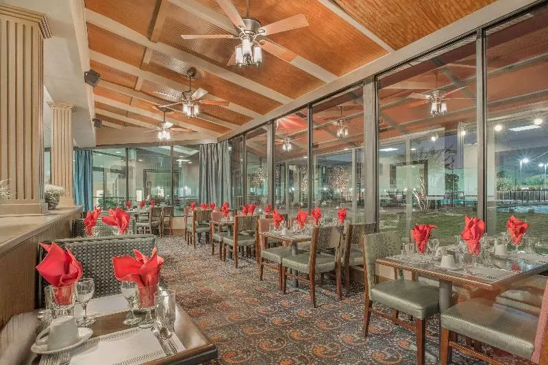 هتل Ramada Plaza By Wyndham Fayetteville Fort Bragg Area