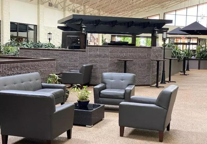 The Atrium Hotel On Third