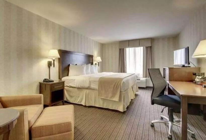 The Atrium Hotel On Third