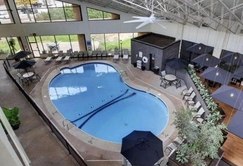 The Atrium Hotel On Third