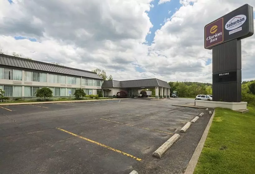 בית מלון כפרי Clarion Inn