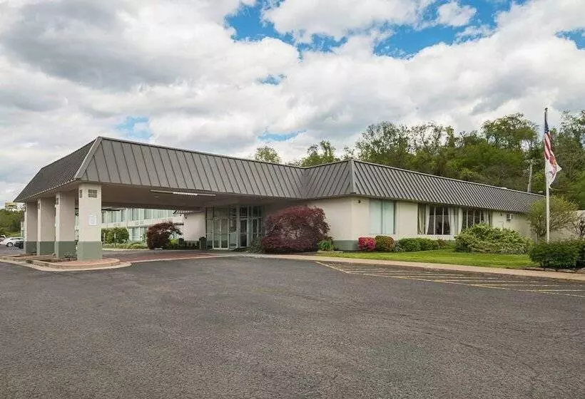 בית מלון כפרי Clarion Inn