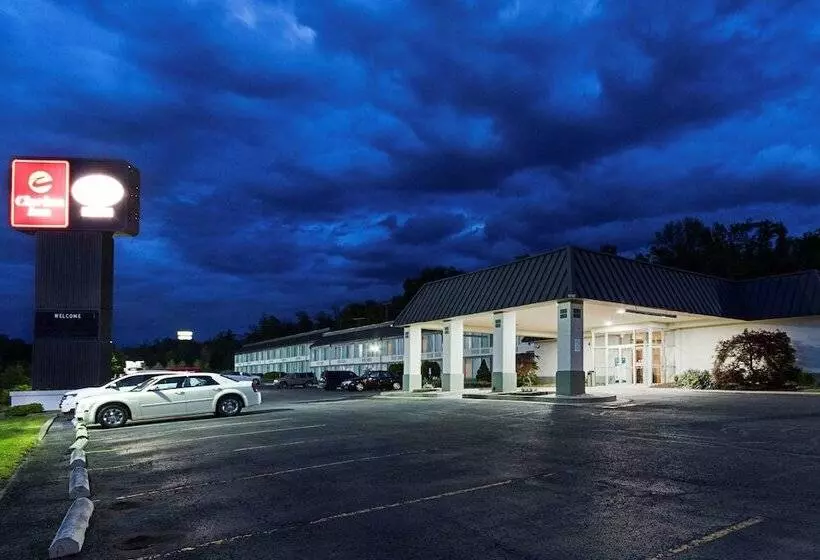 בית מלון כפרי Clarion Inn