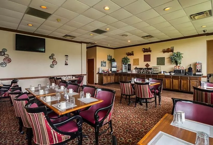 בית מלון כפרי Clarion Inn