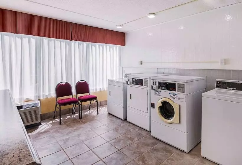 בית מלון כפרי Clarion Inn