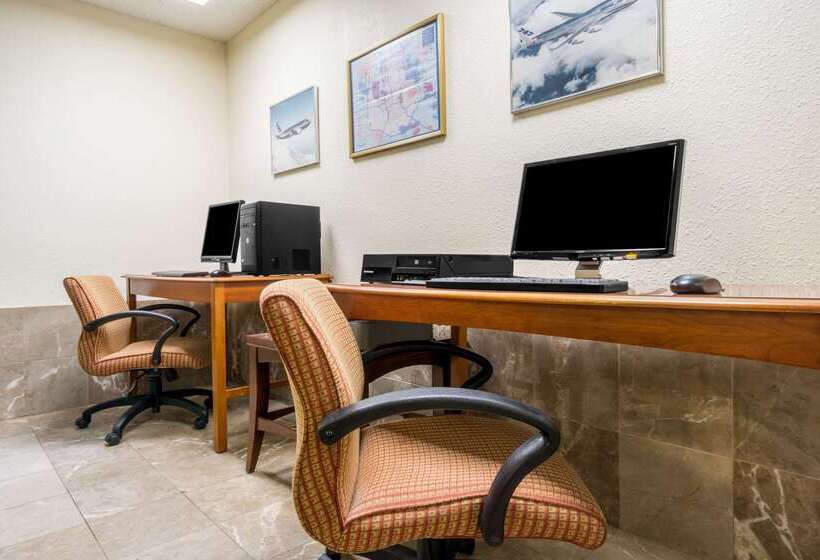 هتل Days Inn By Wyndham Columbus Airport