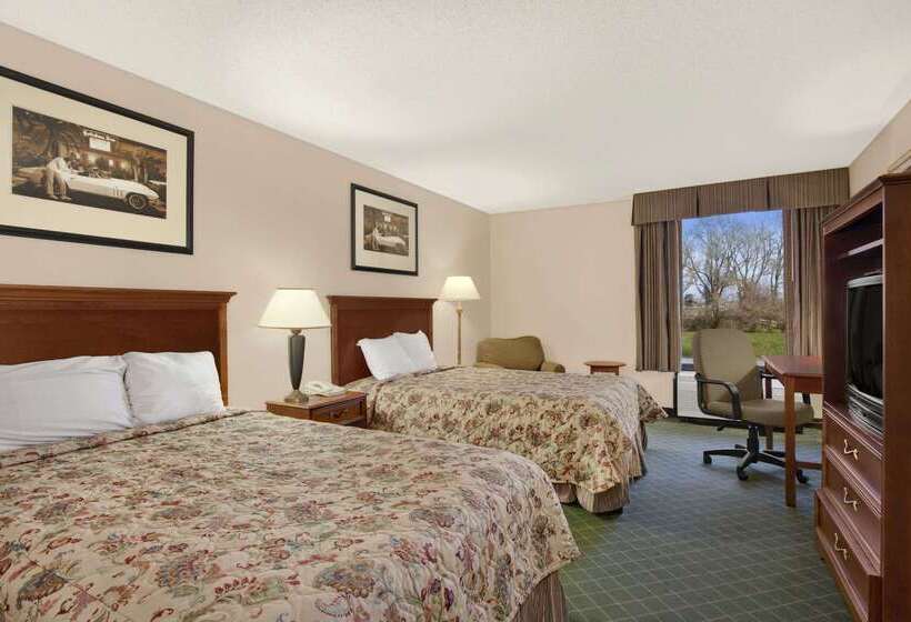 هتل Days Inn By Wyndham Columbus Airport