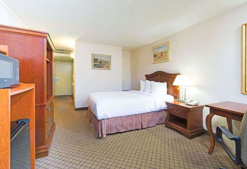 هتل Days Inn By Wyndham Columbus Airport