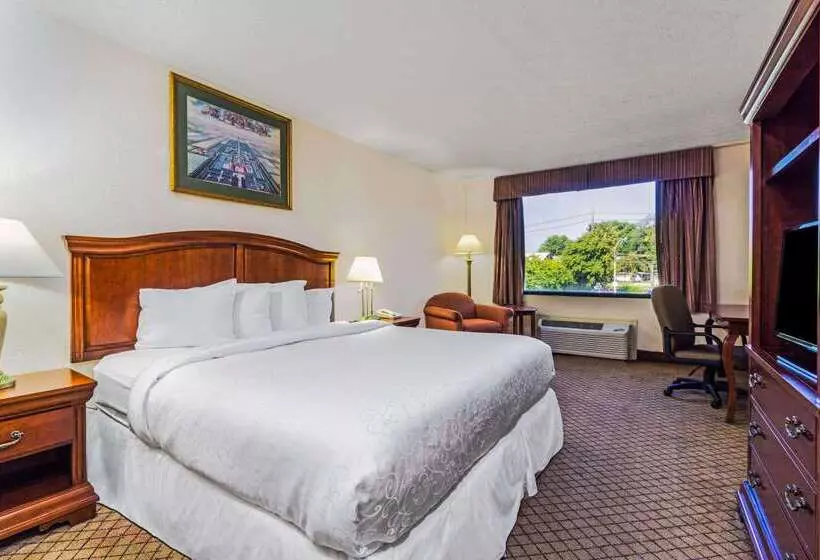 Hotel Days Inn By Wyndham Columbus Airport