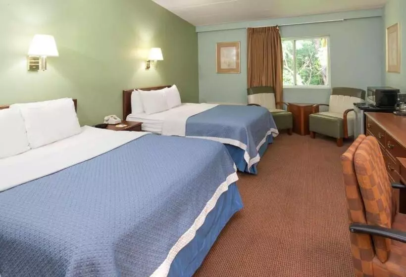 هتل Days Inn By Wyndham Portage
