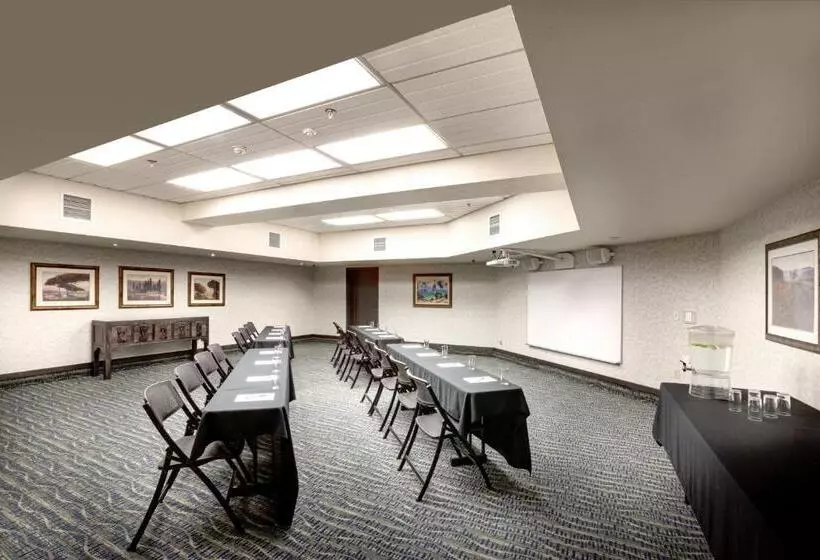 Отель Glenwood Hot Springs Resort