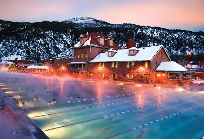 Отель Glenwood Hot Springs Resort