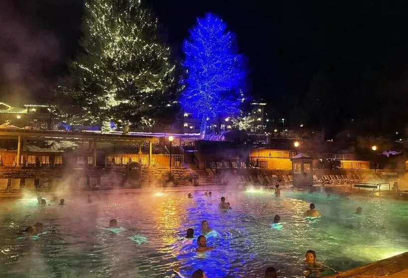 Отель Glenwood Hot Springs Resort