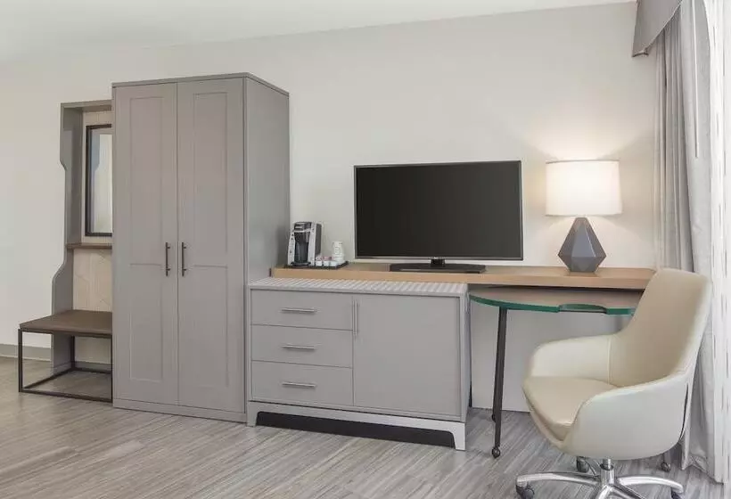 ホテル Holiday Inn Charleston Riverview, An Ihg