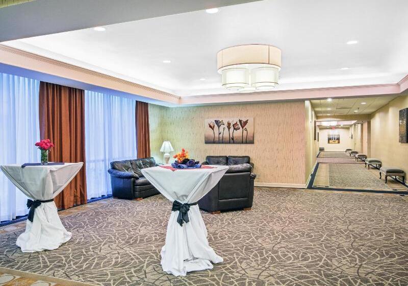 בית מלון כפרי Holiday Inn Roanoke   Tanglewood Route 419 & I 581, An Ihg