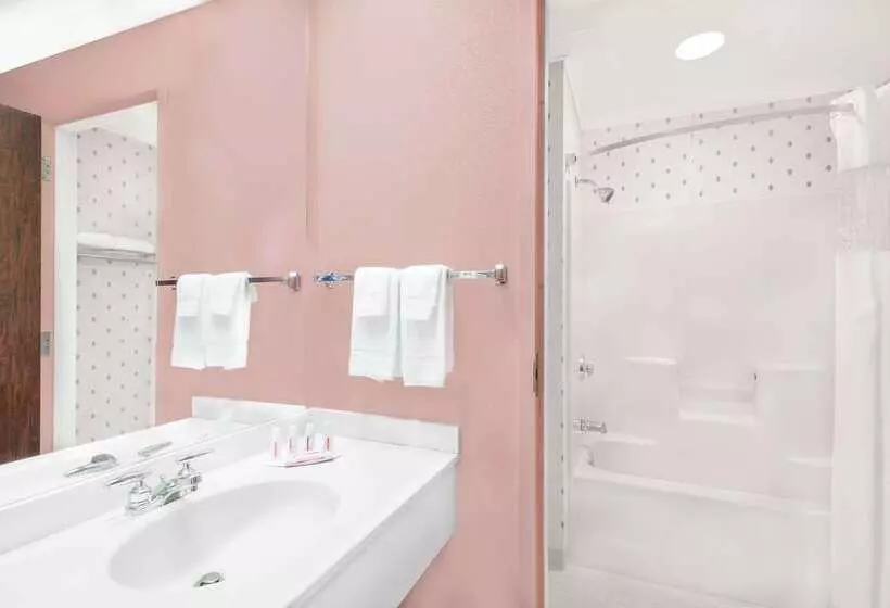 فندق Howard Johnson By Wyndham Amherst Hadley