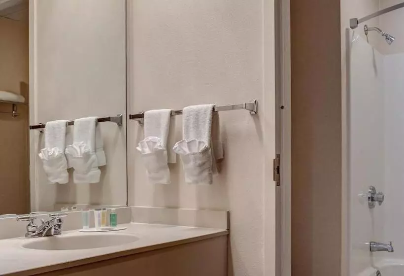 فندق Howard Johnson By Wyndham Amherst Hadley