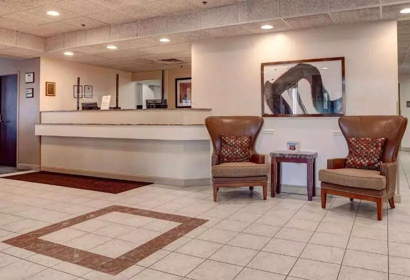 فندق Howard Johnson By Wyndham Amherst Hadley