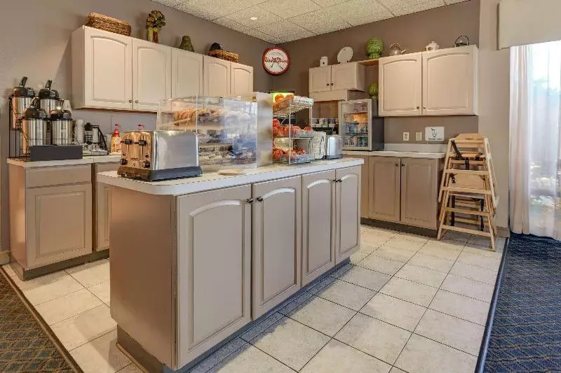 فندق Howard Johnson By Wyndham Amherst Hadley