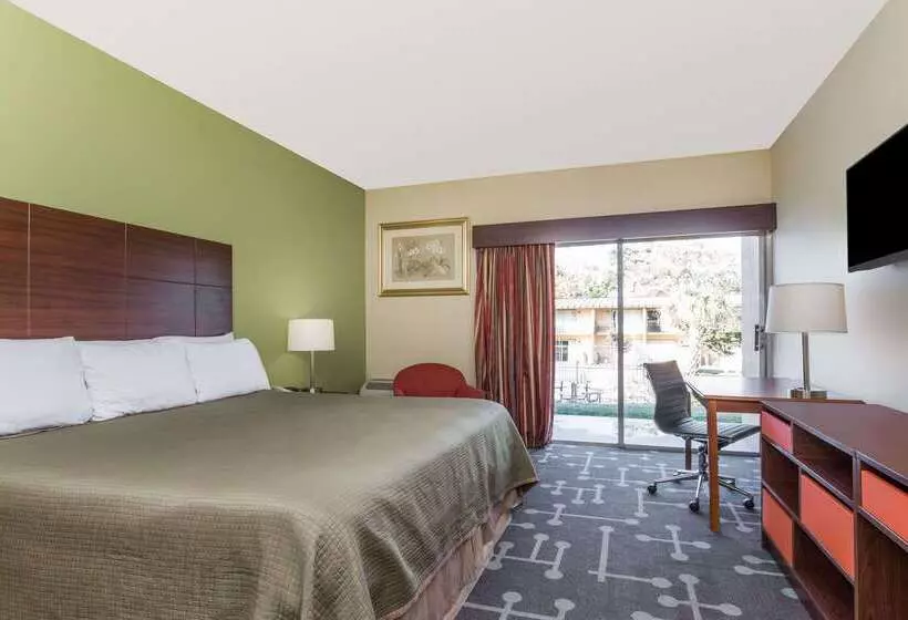 호텔 Howard Johnson By Wyndham Athens