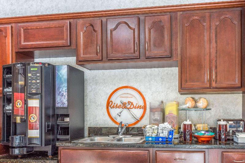 בית מלון כפרי Howard Johnson By Wyndham Athens