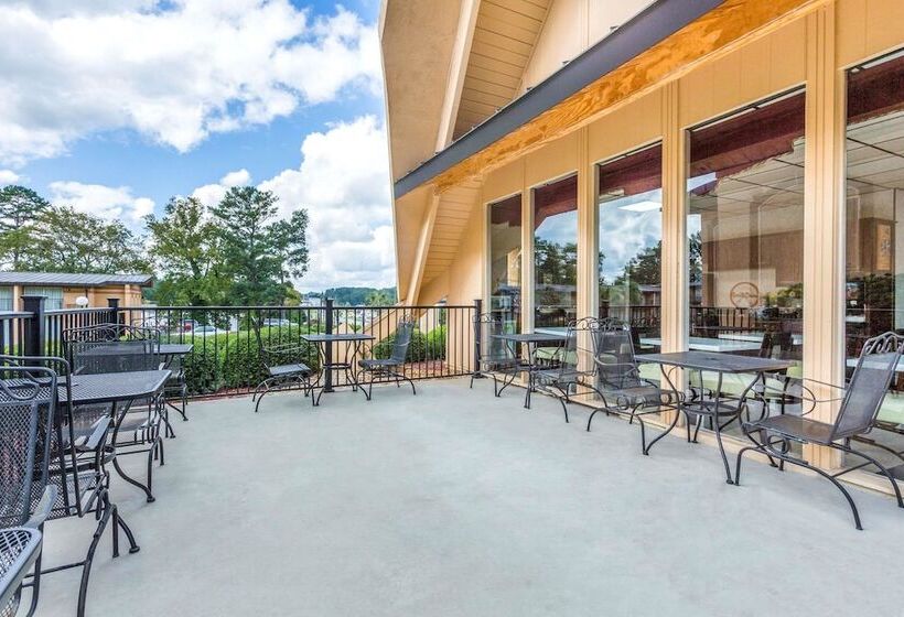 בית מלון כפרי Howard Johnson By Wyndham Athens