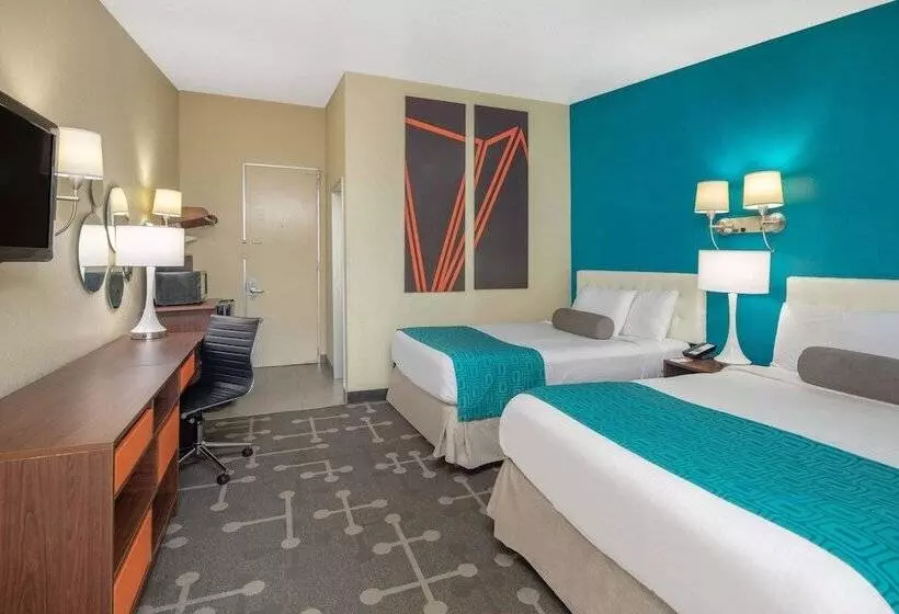 호텔 Howard Johnson By Wyndham Athens