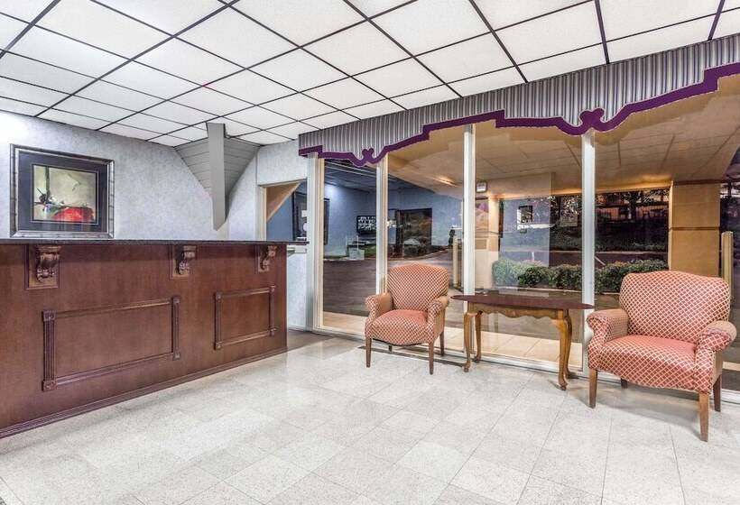 בית מלון כפרי Howard Johnson By Wyndham Athens