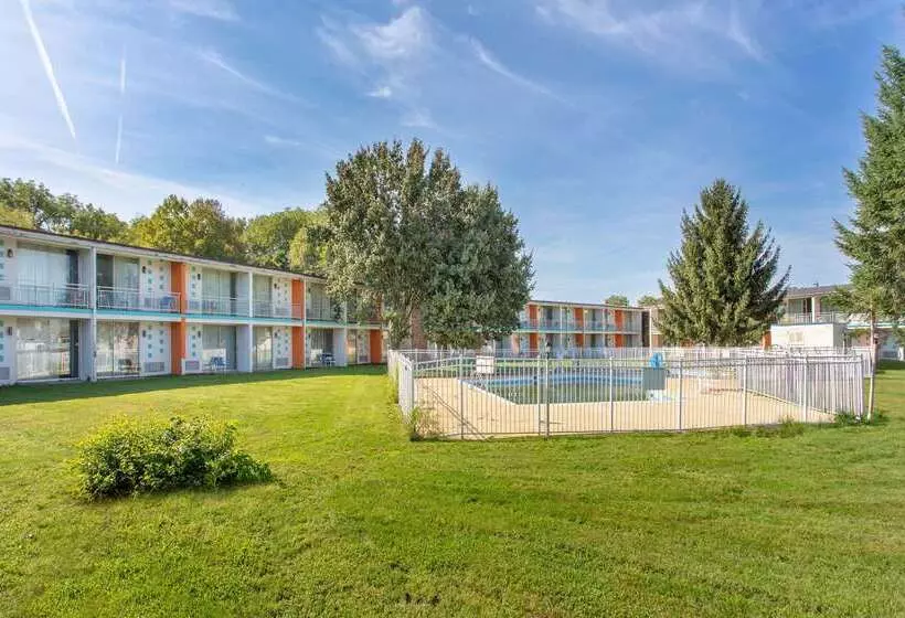 בית מלון כפרי Howard Johnson By Wyndham Harrisburg