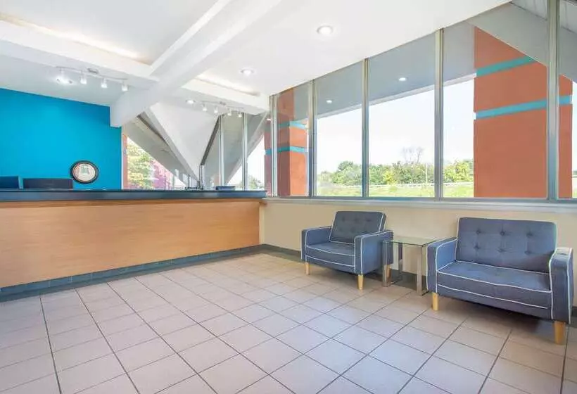 בית מלון כפרי Howard Johnson By Wyndham Harrisburg