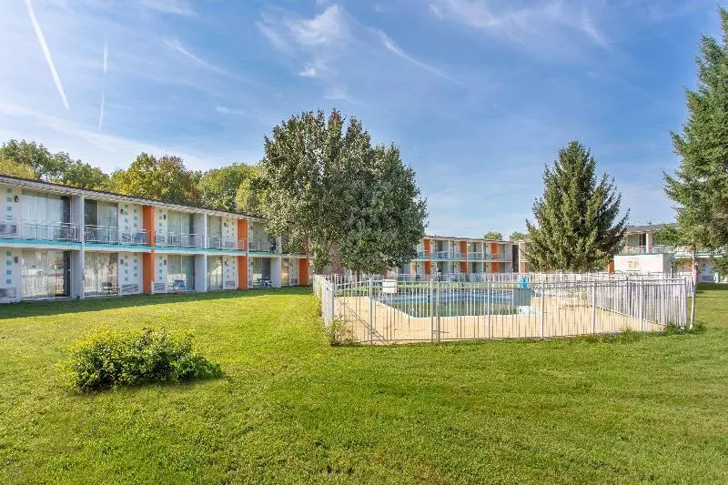 בית מלון כפרי Howard Johnson By Wyndham Harrisburg