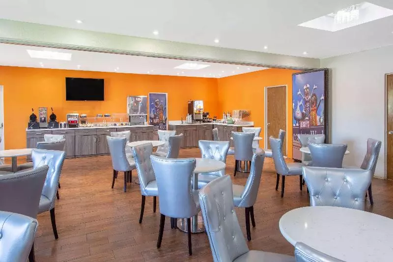 בית מלון כפרי Howard Johnson By Wyndham Harrisburg