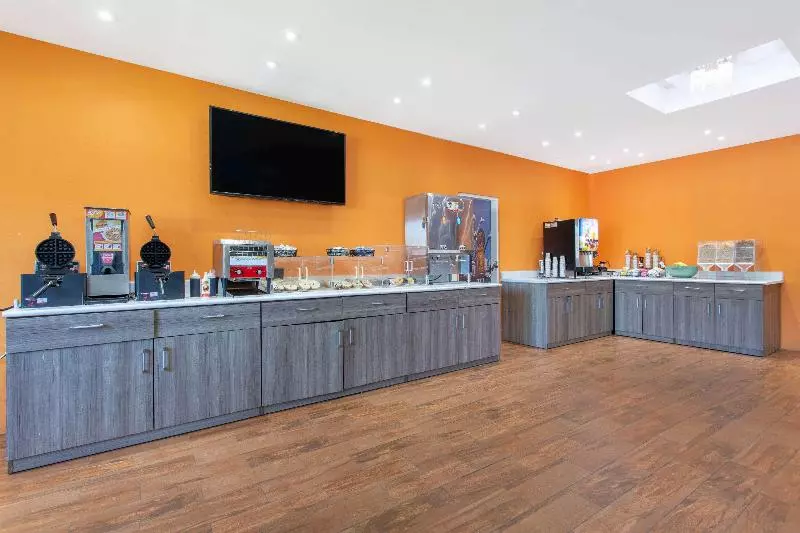 בית מלון כפרי Howard Johnson By Wyndham Harrisburg