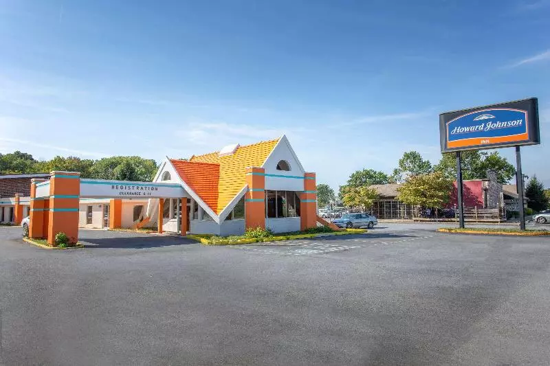 בית מלון כפרי Howard Johnson By Wyndham Harrisburg