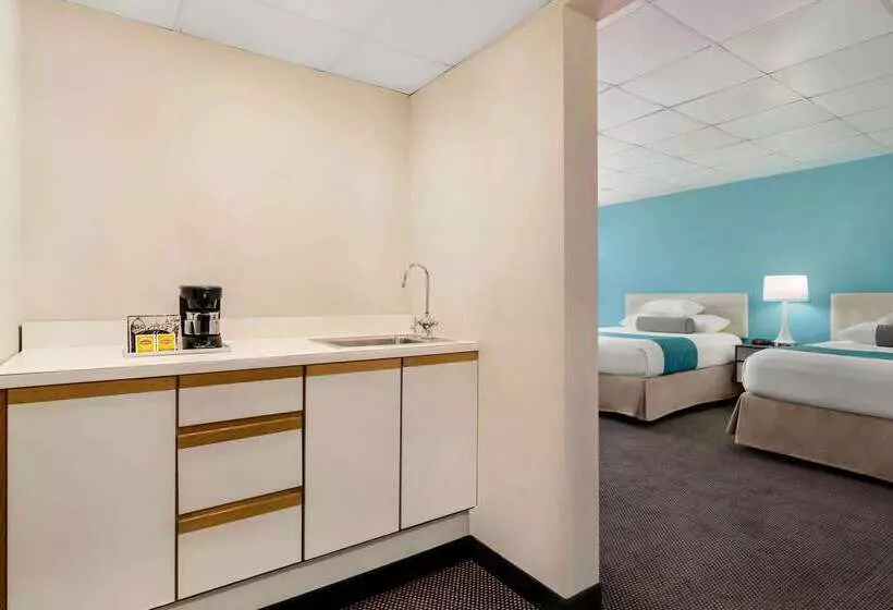 هتل Howard Johnson  By Wyndham South Portland