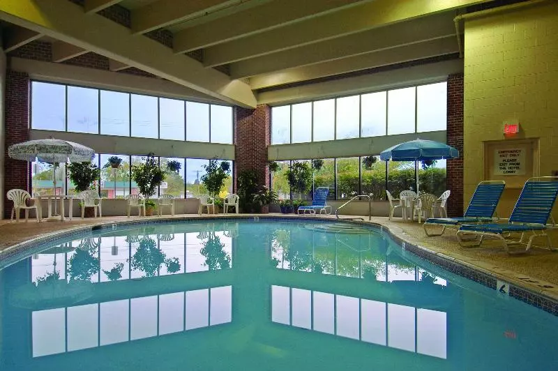 هتل Howard Johnson  By Wyndham South Portland