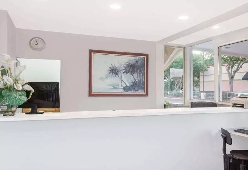 Szálloda Howard Johnson By Wyndham Vero Beach / Downtown